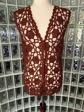 Reference Pointe vintage crocheted sweater vest - size small - OB